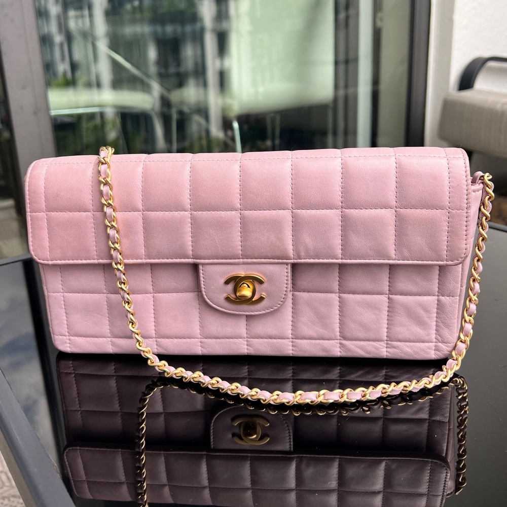 Vintage Chanel east west bag (2000)